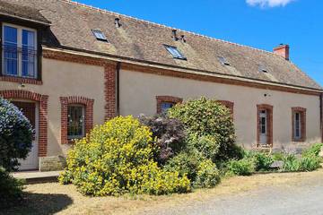 Gîte pour 12 personnes, avec jardin à Connerré