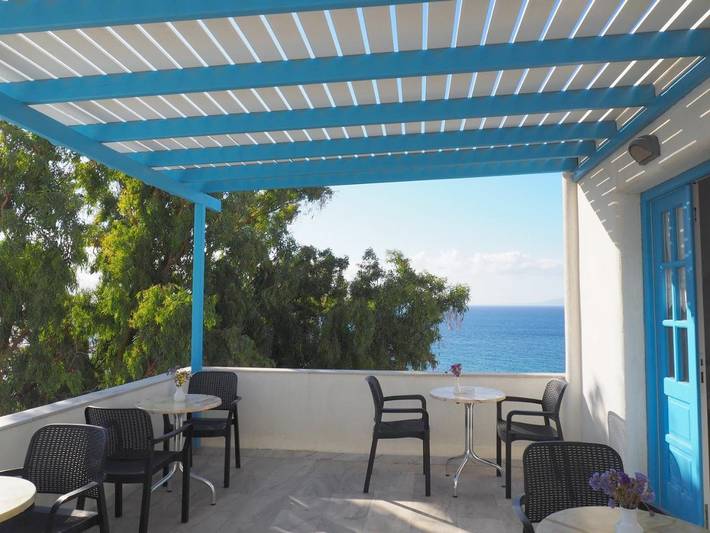 Location de vacances pour 2 personnes, avec Balcon et Terrasse ainsi que Jardin et Piscine dans Píso Livádi - 2