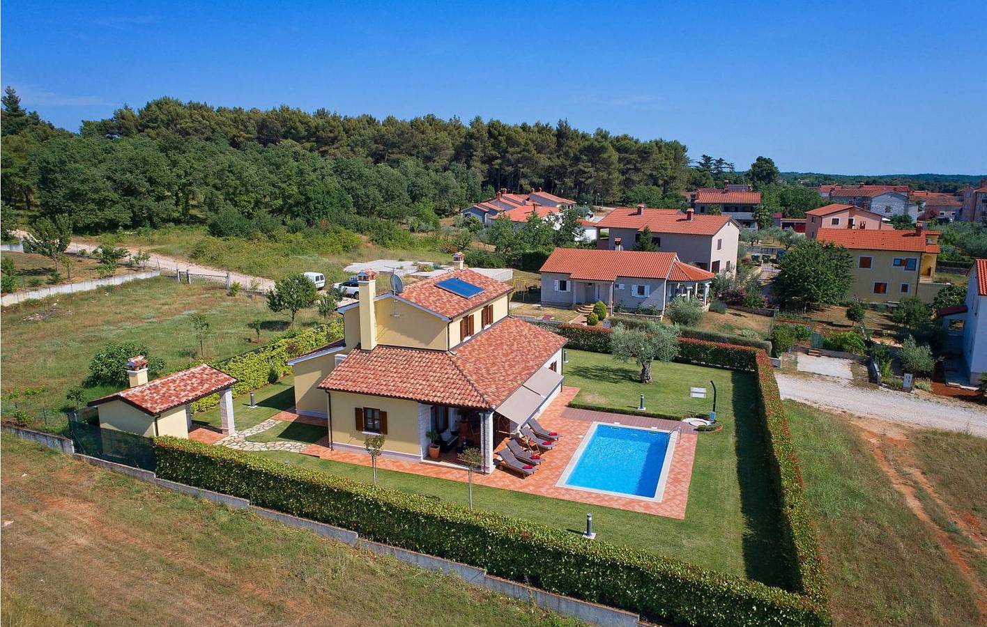 Reizende 2-Zimmer-Wohnung mit Pool und Terrasse in Visnjan, 500 m von den Sehenswürdigkeiten entfernt in Visnjan, Općina Višnjan