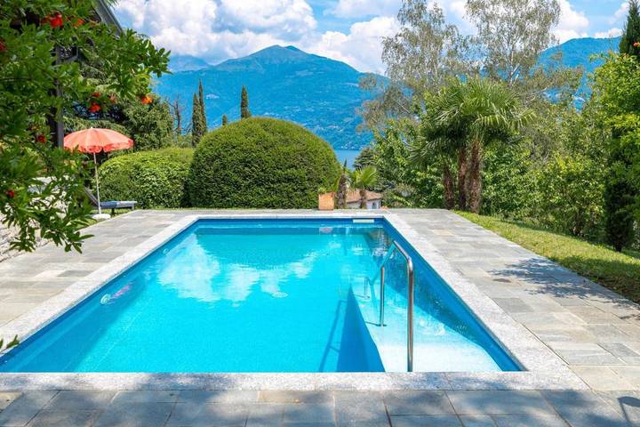 Villa per 8 persone, con Terrazza e Giardino nonché Piscina e Vista lago a Comune di Menaggio