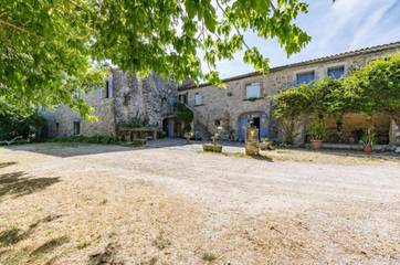 Hôtel pour 2 personnes, avec jardin ainsi que piscine et terrasse à Argelliers