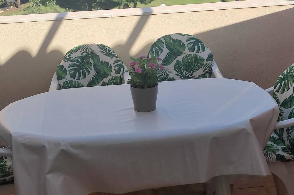 Apartamento entero, Confortable ático ubicado en el centro del campo de golf de Islantilla in Islantilla, Lepe