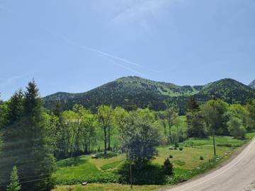 Gîte pour 4 personnes, avec balcon ainsi que vue et piscine à Gresse-en-Vercors