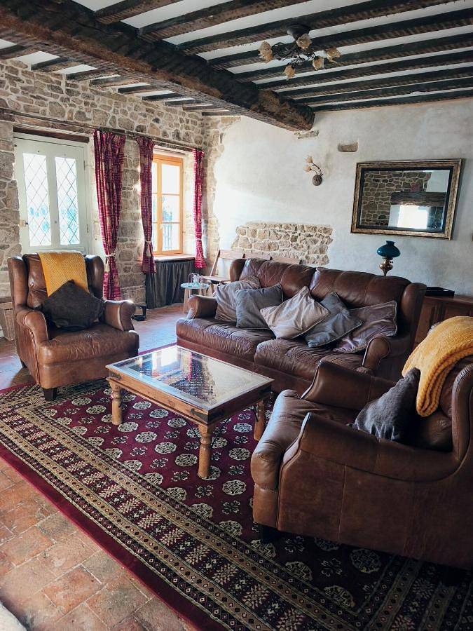 Location de vacances pour 7 personnes, avec vue ainsi que terrasse et jardin à Saint-Calais-du-Désert