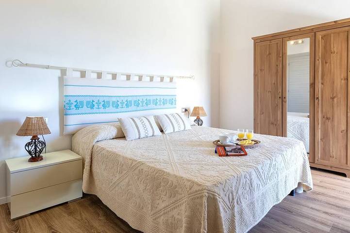 Freistehende Villa 3km vom Strand entfernt mit 4 Schlafzimmern 3 Bädern 2 Küchen in Alghero, Sassari Provinz