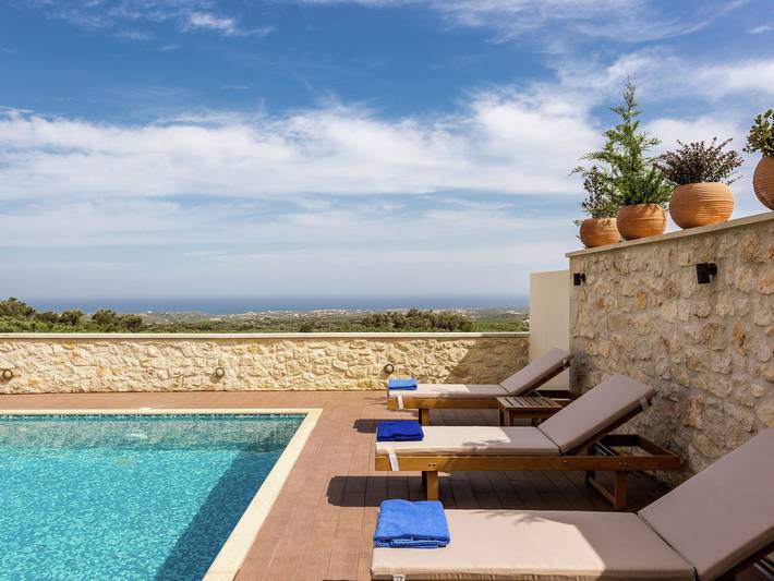 Ferienhaus für 7 Personen, mit Terrasse und Pool sowie Garten, kinderfreundlich in Rethymnon