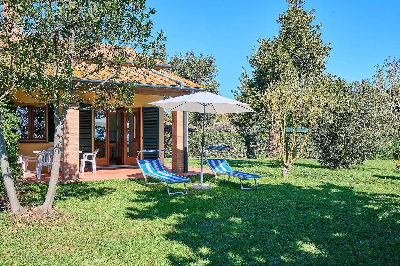 Appartamento intero, Appartamento "Mare Etrusco Villetta D2" con giardino privato e Wi-Fi in Piombino, Costa degli Etruschi