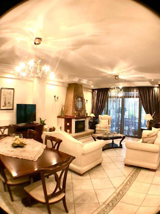 Gîte pour 5 personnes, avec vue et jardin dans Érétrie