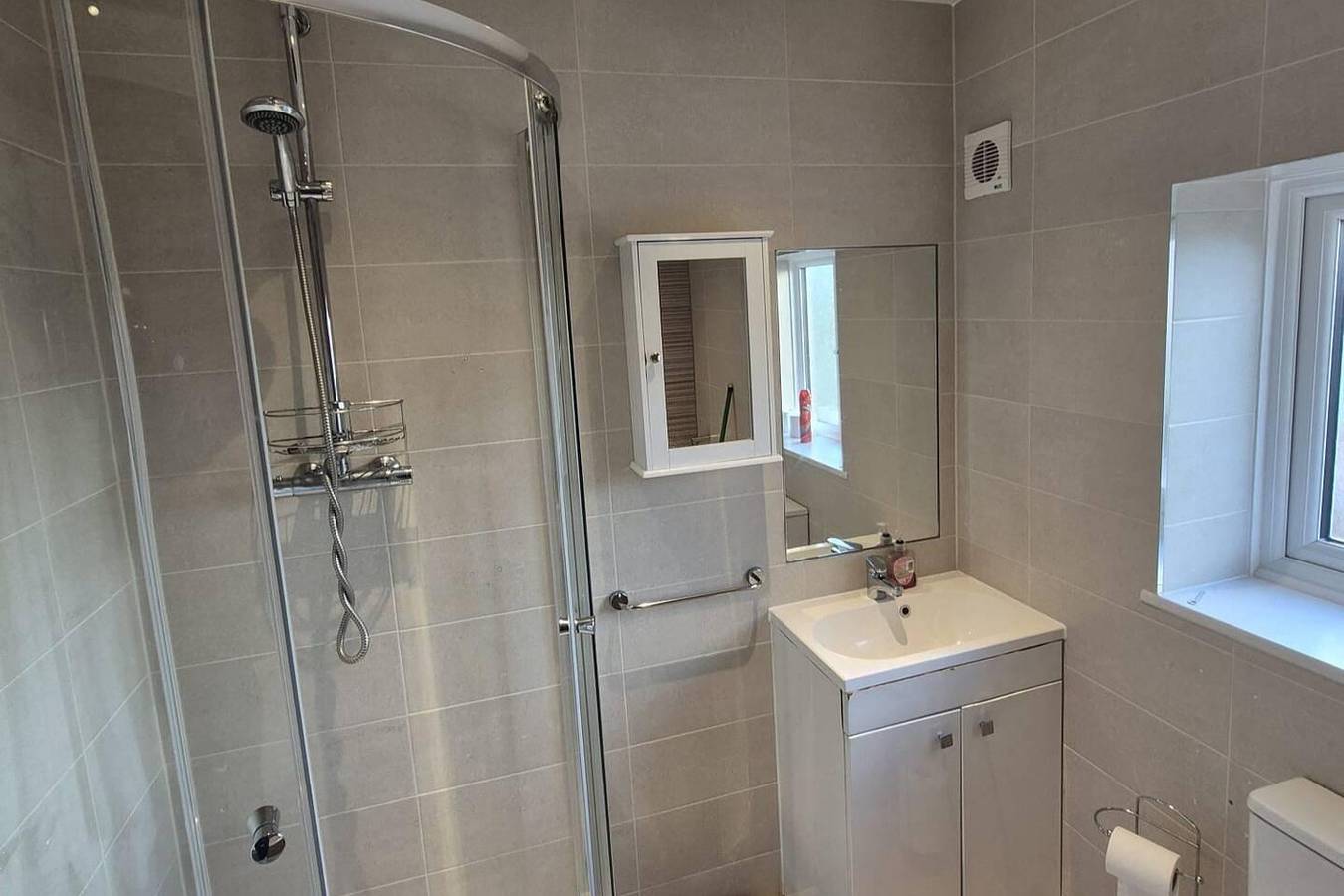 Modern Easedale House - 3 Bed House in Hornchurch in Havering, London