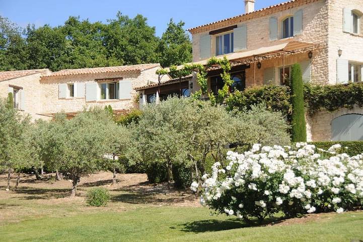 Villa pour 24 personnes, avec jardin et terrasse à Gordes