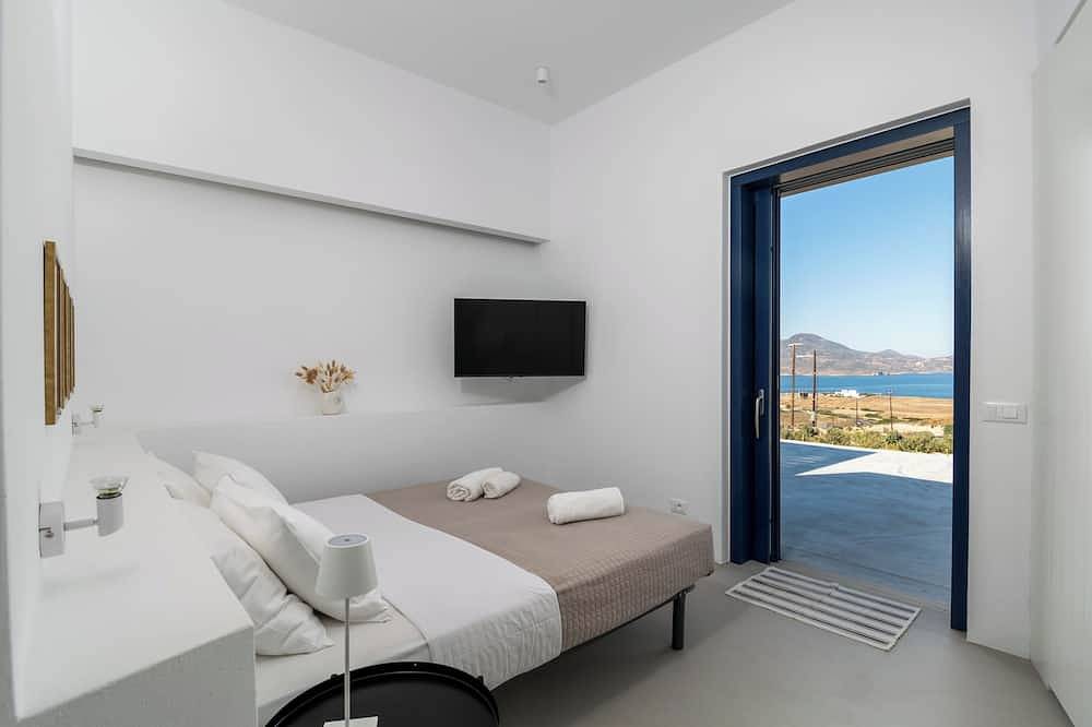 4-Bedroom Villa in Milos, Seaview and Sunset view, Private Pools in Milo
