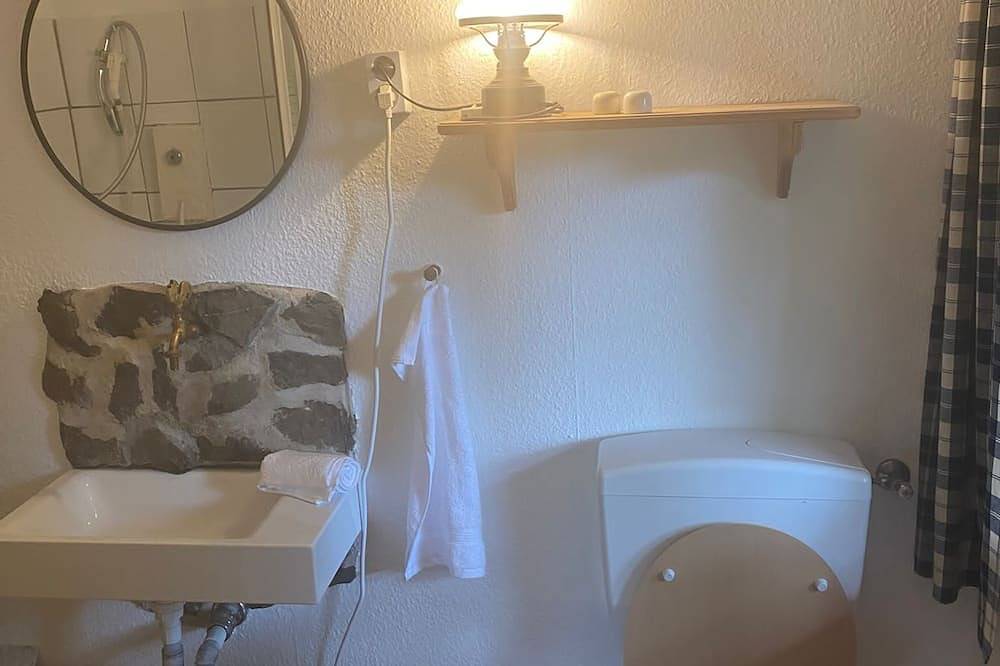 Cozy self-sufficient cottage with wonderful views & fireplace Pets welcome. in Dausenau, Lahn-Taunus