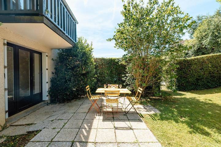 Hel lejlighed, Apartment 'Le Jardin Canisy - Piscine - Tennis' with Shared Pool, Private Terrace and Wi-Fi in Saint-Arnoult, Lisieux Området