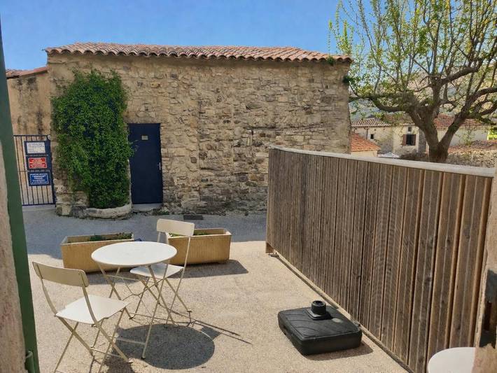 Gîte pour 4 personnes, avec piscine et terrasse à Sainte-Jalle - 2