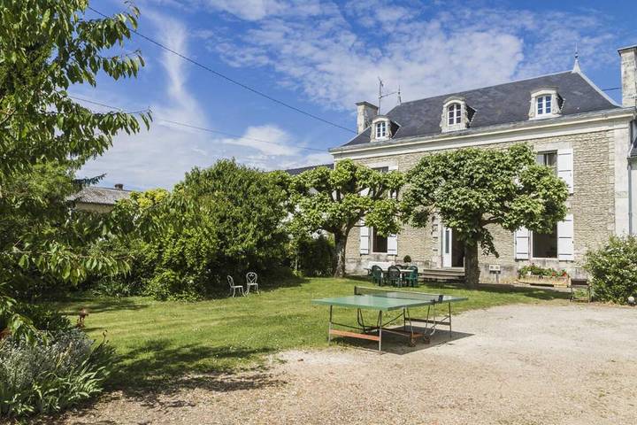 Location de vacances pour 6 personnes, avec jardin à Avanton