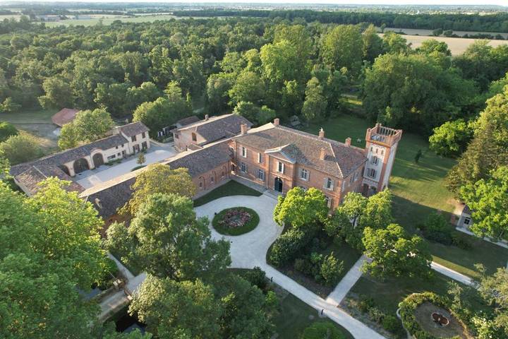 Location de vacances pour 2 personnes, avec vue et jardin à Frouzins