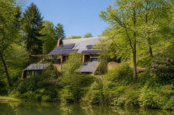 Location de vacances pour 55 personnes, avec Balcon et Jacuzzi ainsi que Terrasse et Jardin dans Région de Namur