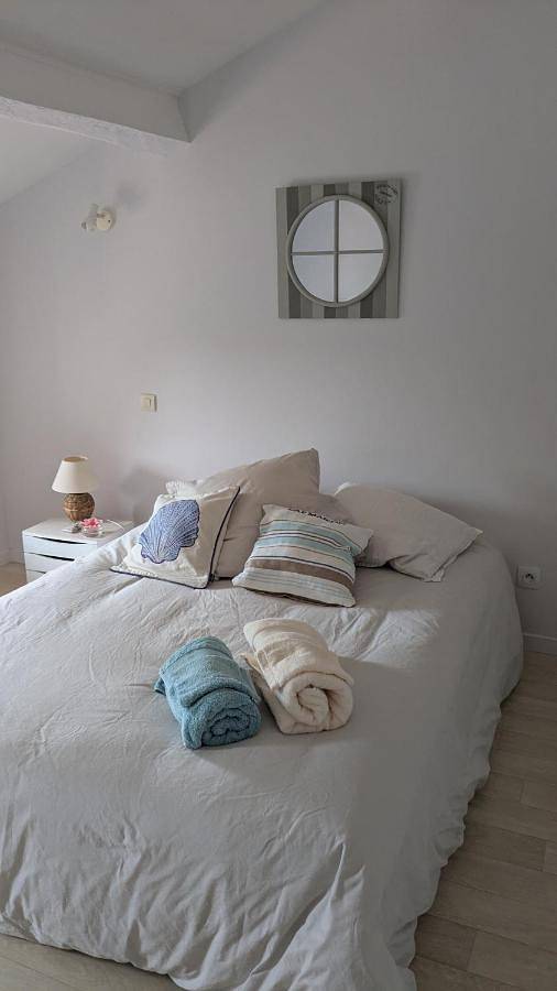 Gîte pour 2 personnes, avec jardin ainsi que terrasse et vue à Saint-André-de-la-Marche - 4