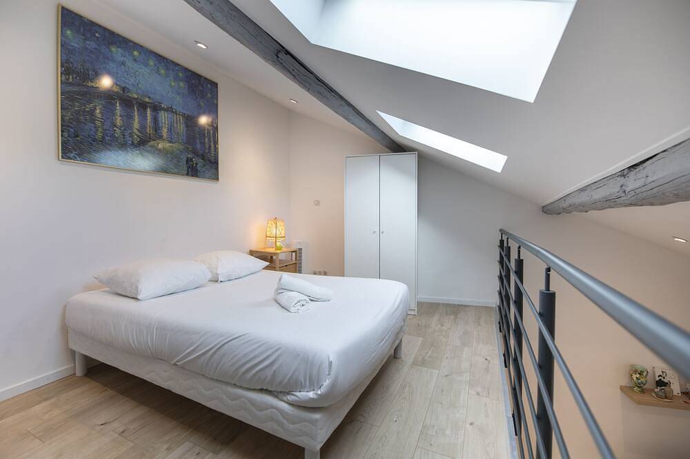 Entire apartment, Thionville Loft a starry night in Thionville, Moselle