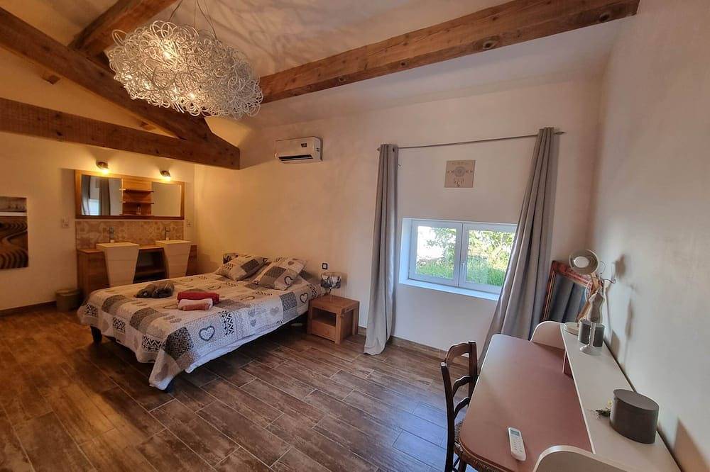 Gîte confort 4 étoiles 2/4 personnes Pomme de Pin in Lézignan-Corbières, Côte méditerranéenne (France)