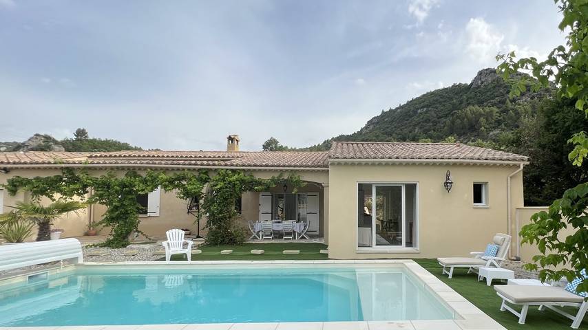 Gîte pour 6 personnes, avec jardin ainsi que terrasse et piscine - 1
