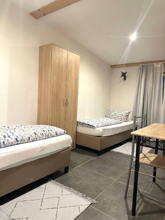 Appartement de vacances entier, Gemütliches Doppelzimmer Gemeinschaftsbad in Dingolfing, Bavière Orientale