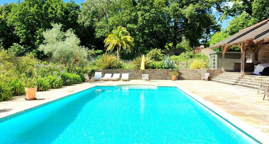 Gästezimmer 'Chevreuil' mit Pool in der Hochsaison in Sixt-sur-Aff, Redon und Umgebung