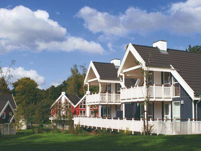 Ferienhaus für 14 Personen, mit Balkon und Whirlpool sowie Terrasse und Garten