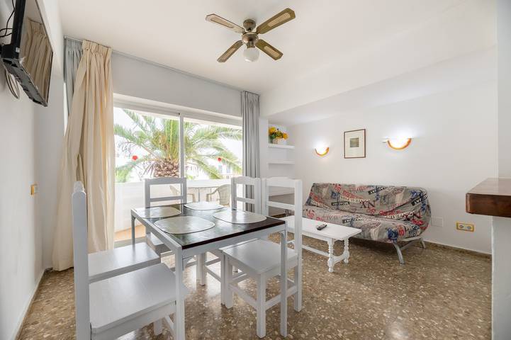 Apartamento entero, Apartamento 'Apartamento Trilo 12' con Wi-Fi in Es Pujols, Formentera