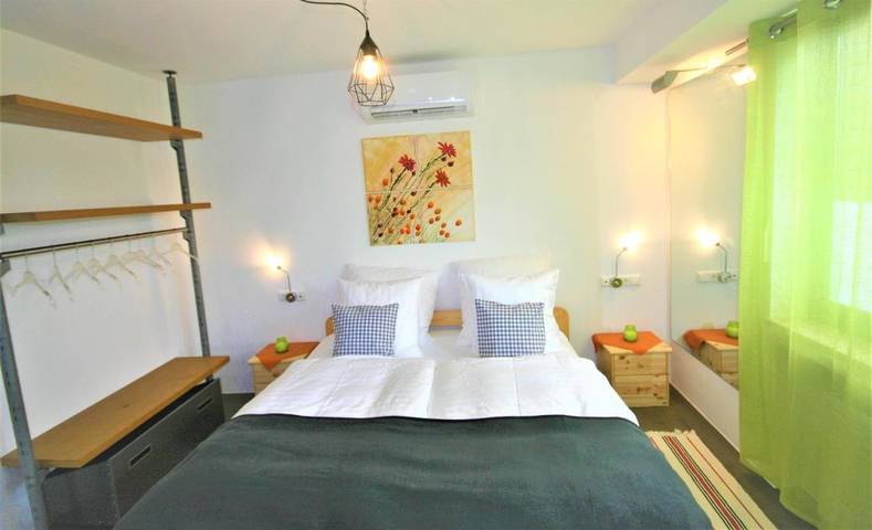 Gästehaus für 3 Personen, mit Whirlpool und Terrasse sowie Garten und Pool im Ruhrgebiet