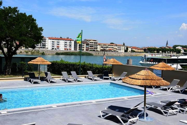 Location de vacances pour 4 personnes, avec vue ainsi que piscine et jardin à Tournon-sur-Rhône - 3