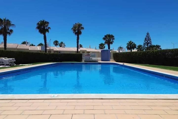 Casa de vacaciones para 8 personas, con balcón además de piscina y jardín - 1