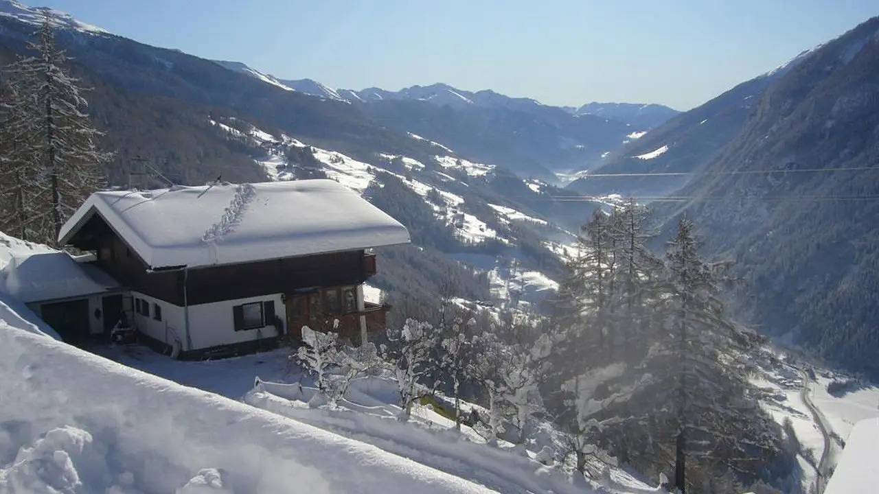 Geheel vakantieappartement, Vakantieappartement voor 7 personen met balkon in Heiligenblut, Bezirk Spittal an der Drau