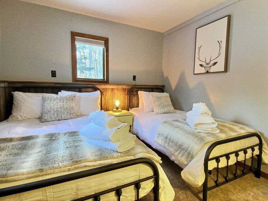 The Big Lebearski! Hot Tub, Fireplace! in Killington, Rutland County