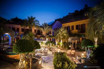 Hôtel pour 3 personnes, avec jardin ainsi que piscine et jacuzzi dans Symi