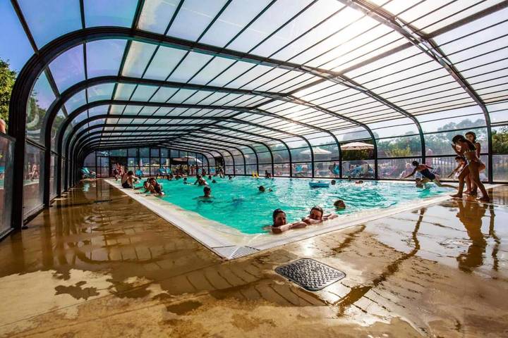 Camping pour 7 personnes, avec piscine et terrasse, animaux acceptés