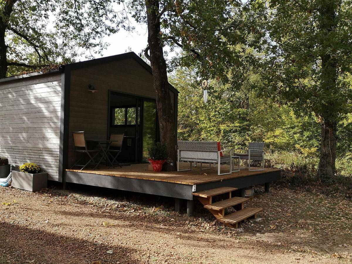Lodge avec terrasse in Charmeil, Région de Vichy