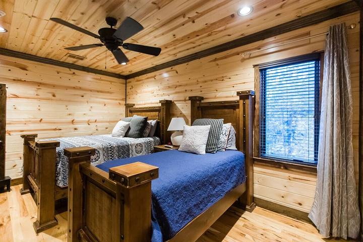 Vacation rental for 12 people, with hot tub and terrace in Broken Bow Lake