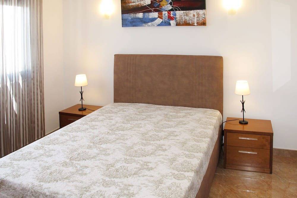 Do Pinheiros in Vau, Leiria District