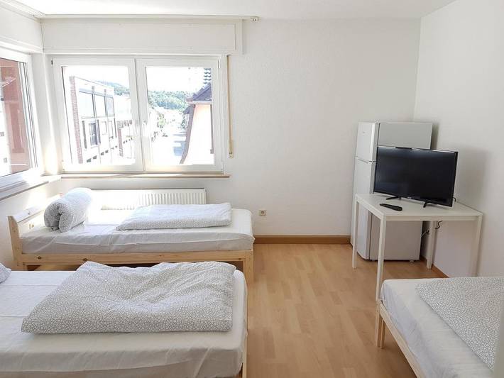 Ferienwohnung für 8 Personen, mit Balkon und Terrasse in Pfinztal
