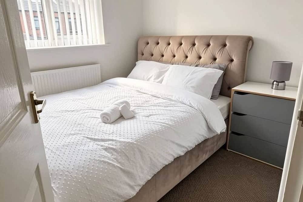 Entire apartment, Welcome to my property in Bolton, Greater Manchester