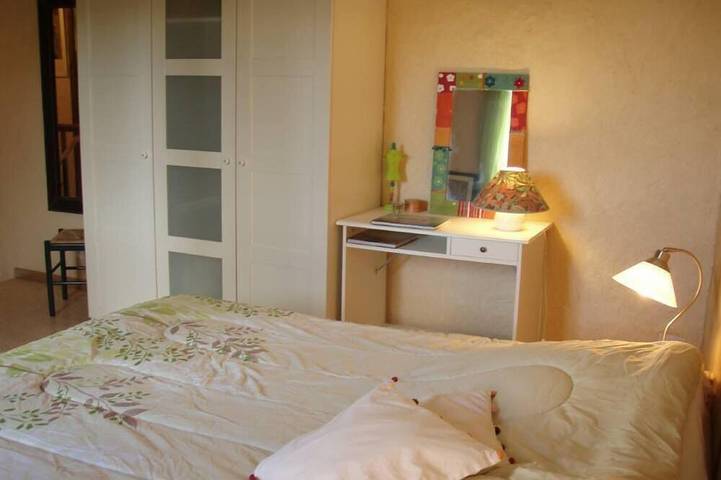 Gîte pour 4 personnes, avec jardin ainsi que jacuzzi et piscine à Le Pouget - 3