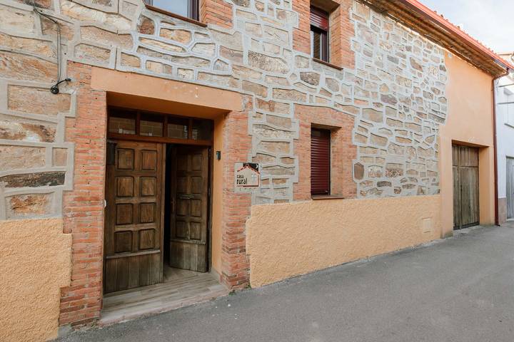 Casa Rural La Lar in Otero de Bodas mit Außenkamin, Terrasse und Wlan in Otero de Bodas, Zamora Provinz