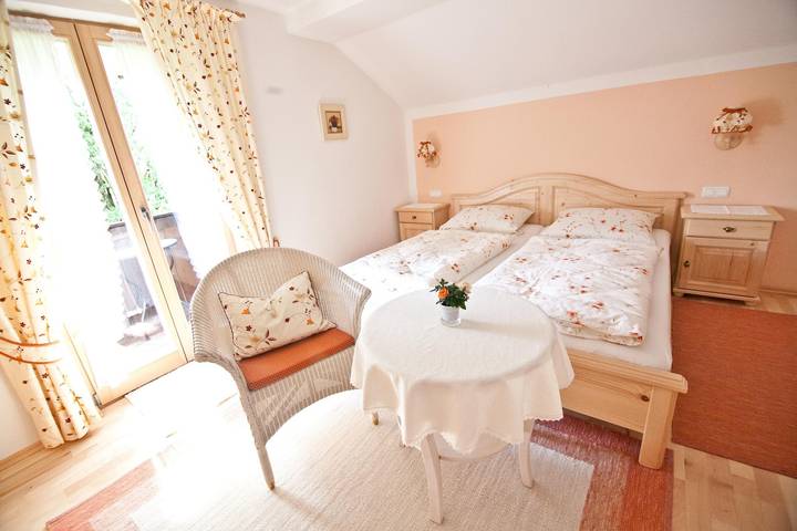 Ferienwohnung für 2 Personen, mit Balkon und Terrasse sowie Whirlpool und Garten im Tölzer Land - 4