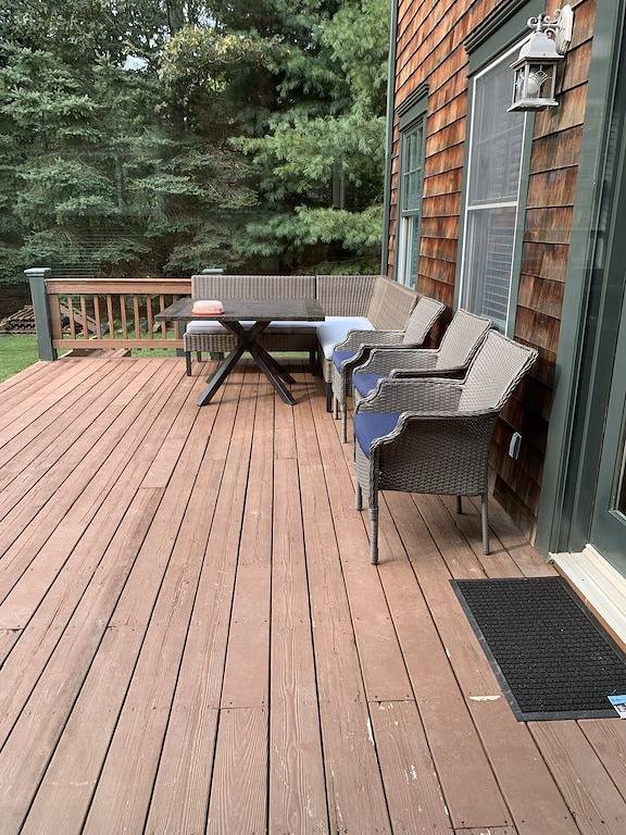 5Br Retreat with Private Pool • Sleeps 15 • 20 Minutes to the Hamptons in Mastic, North Fork