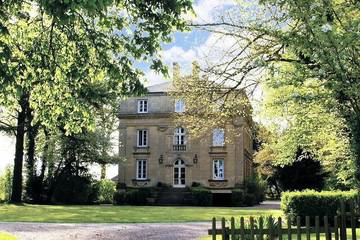 Château pour 16 personnes, avec piscine et jardin dans Orne