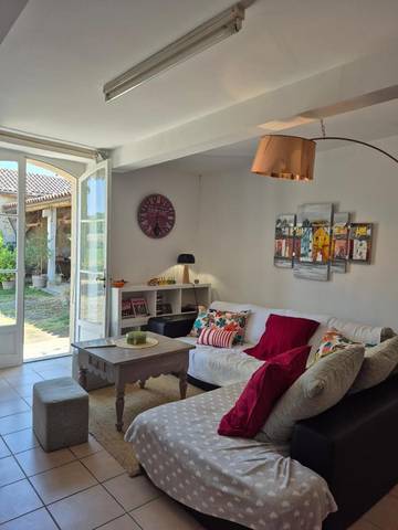 Gîte pour 6 personnes, avec vue et jardin, adapté aux familles à Troncens