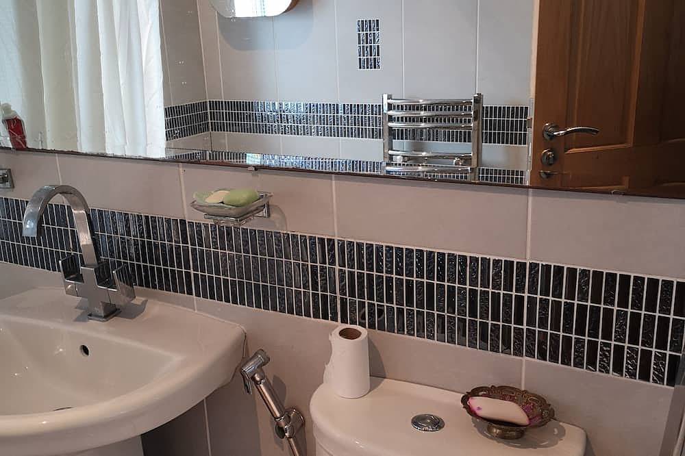 Double bedroom in a friendly home 5 mins drive to town centre in Bolton (desambiguación), Gran Mánchester