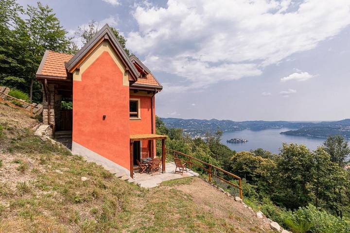 Vacation rental for 4 people, with Terrace and Yard as well as Lake view and View in Comune di Pella