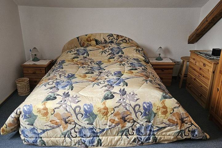 Ganze Wohnung, Gemütliche Dg-Ferienwohnung in Flossenbürg in Flossenbürg, Naturpark Nördlicher Oberpfälzer Wald